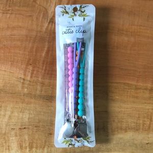 NIB Ryan & Rose Pacifier Clip (set of 4)